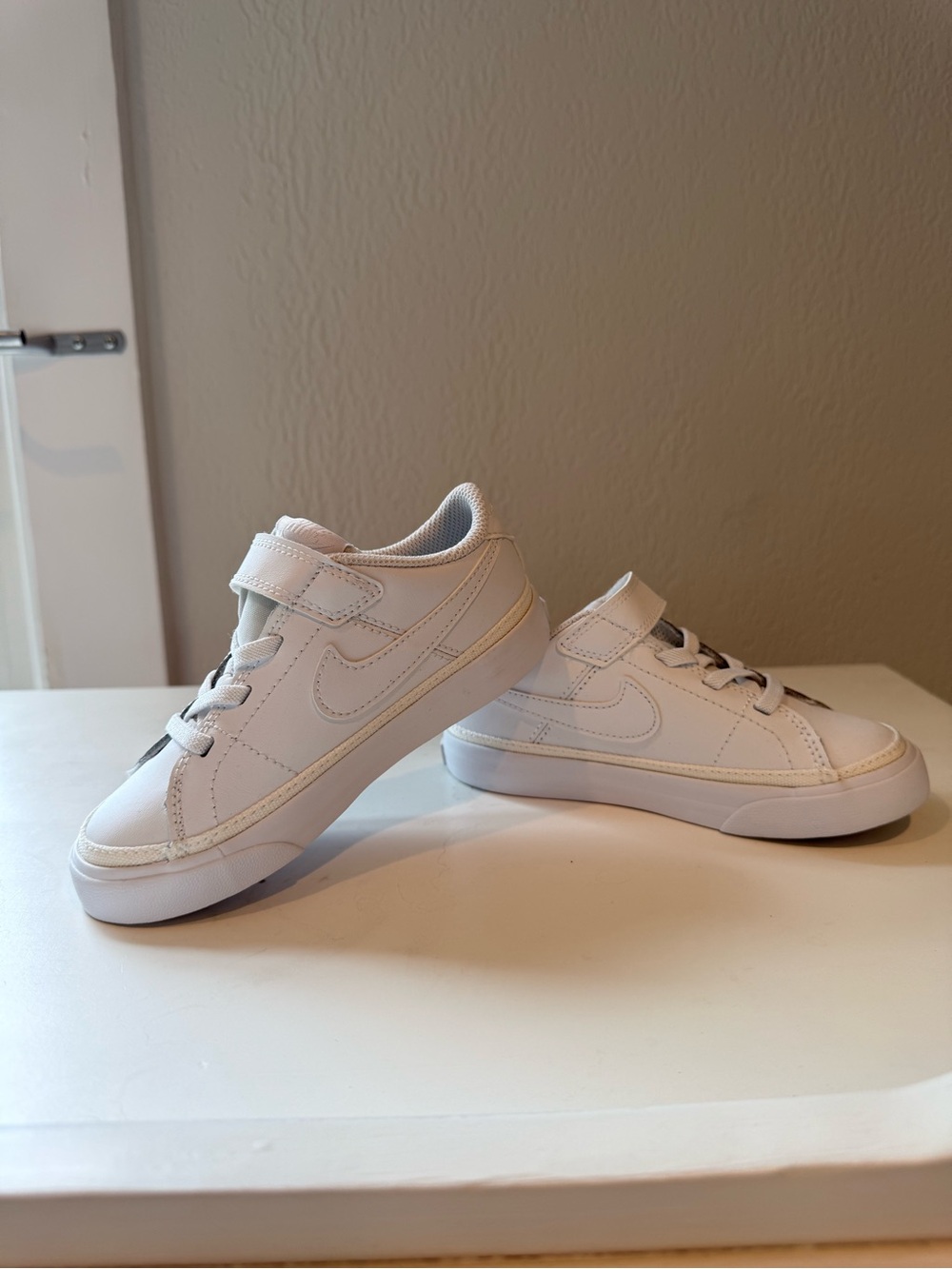 Nike Kids White Low-Top Velcro & Lace Sneakers  9c